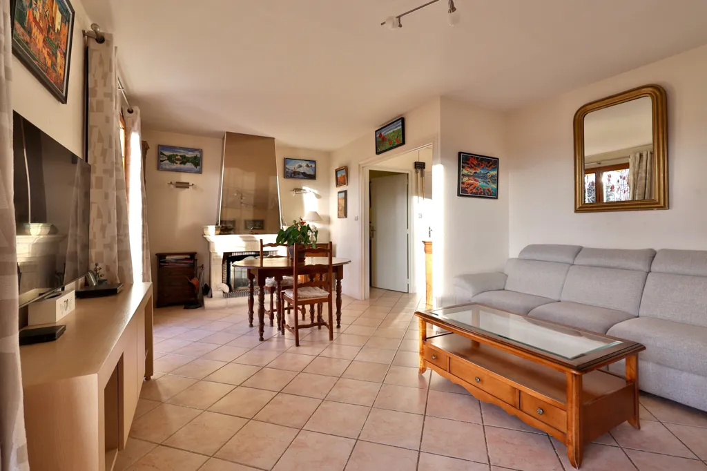Elutuba - House with Garden on Large Parcel in Lissieu
