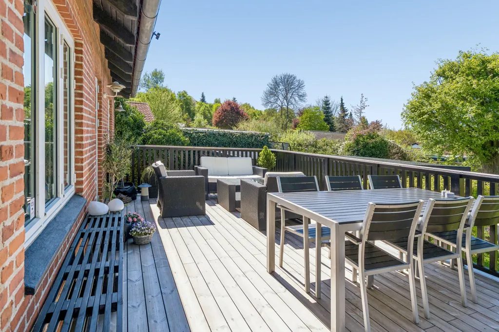 Terrace - Charming Brick Villa with Terrace in Birkerød