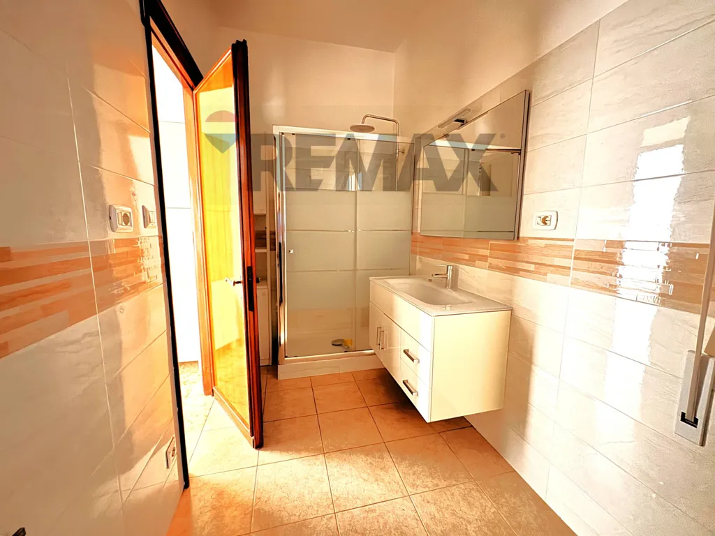 Bagni - Spacious Apartment with Parking in Ostia Ponente