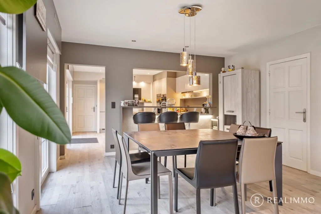 Sala da pranzo - Luxury Villa with Garden View in Waregem