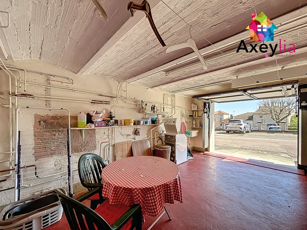 Garage - Maison de Bourg avec Terrain et Dépendances à Renaison