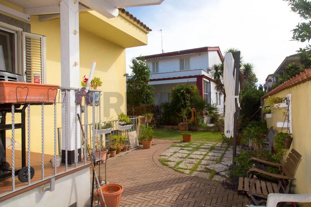 Terrasse - Bifamiliar Villa with Terrace in Anzio
