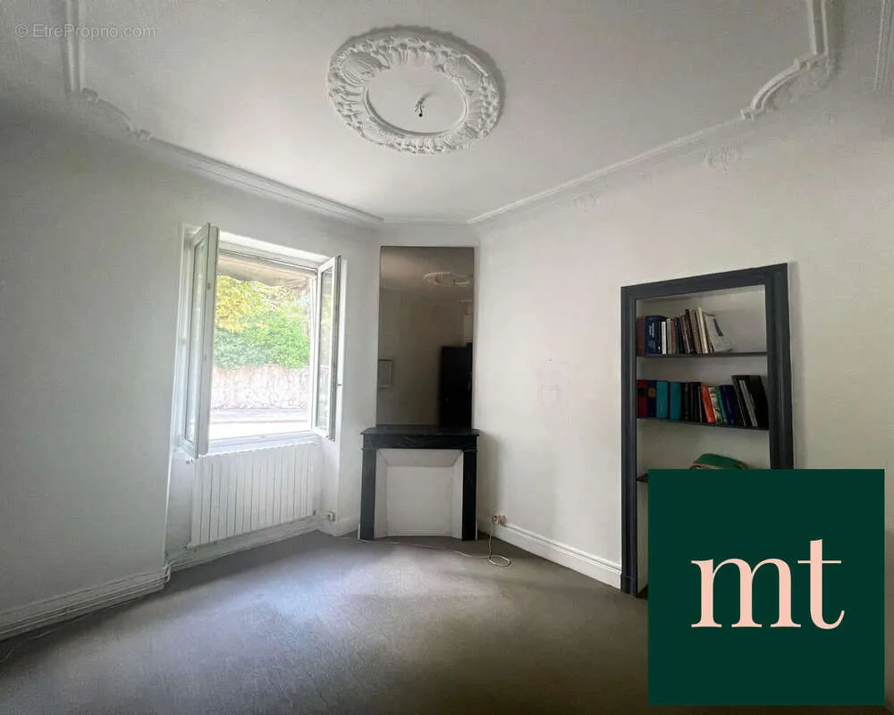 Elutuba - Traversing Apartment in Historic Stone House, Biarritz