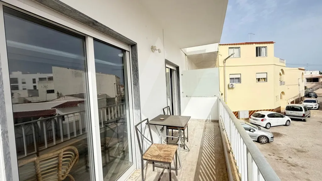 Balcon - Remodelled T2 with Two Frontages in Quarteira