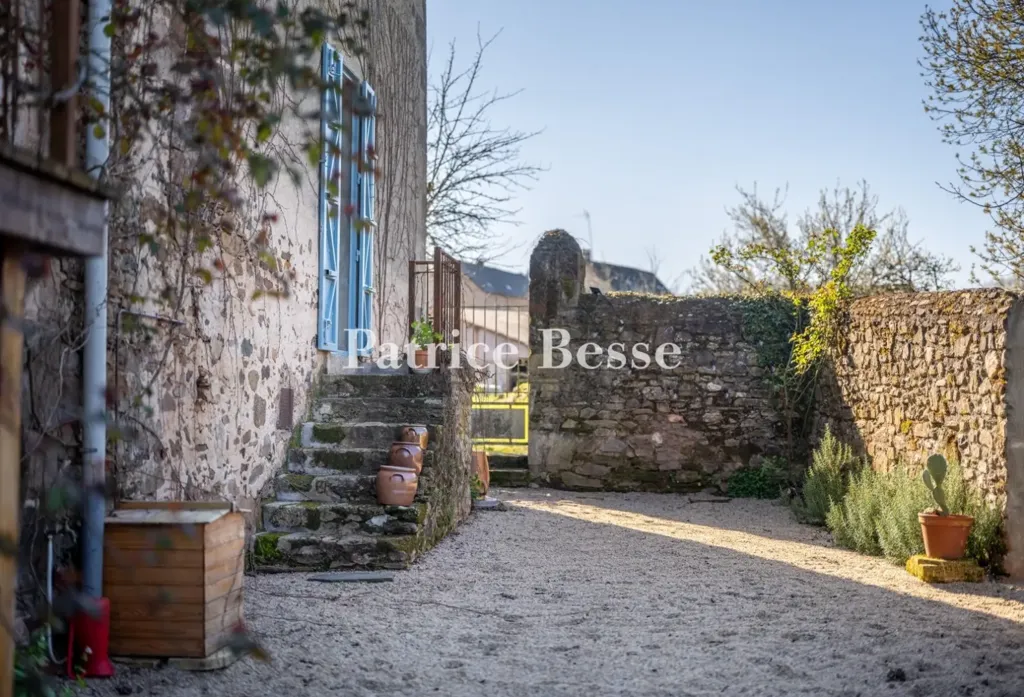 Jardin - Manoir du 17e s. avec Dépendances en Corrèze