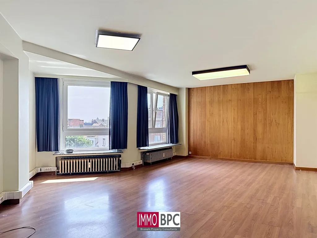 Séjour - Espace de Bureau avec Luminosité Naturelle à Molenbeek-Saint-Jean