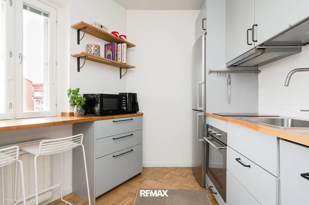 Cuisine - Bright Apartment with Balcony in Central Lahti
