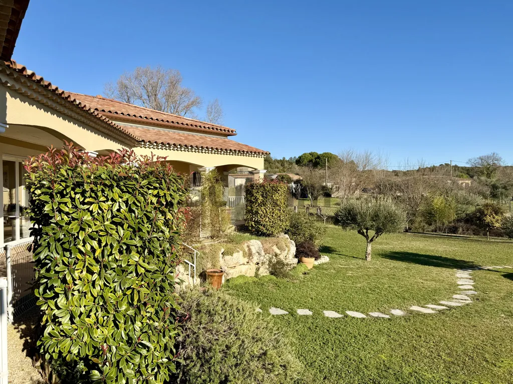 Jardin - Villa de Plain Pied avec Jardin à Rousson