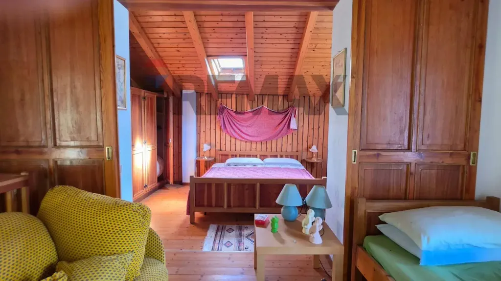 Bedrooms - Trilocale with Garden in Darzo