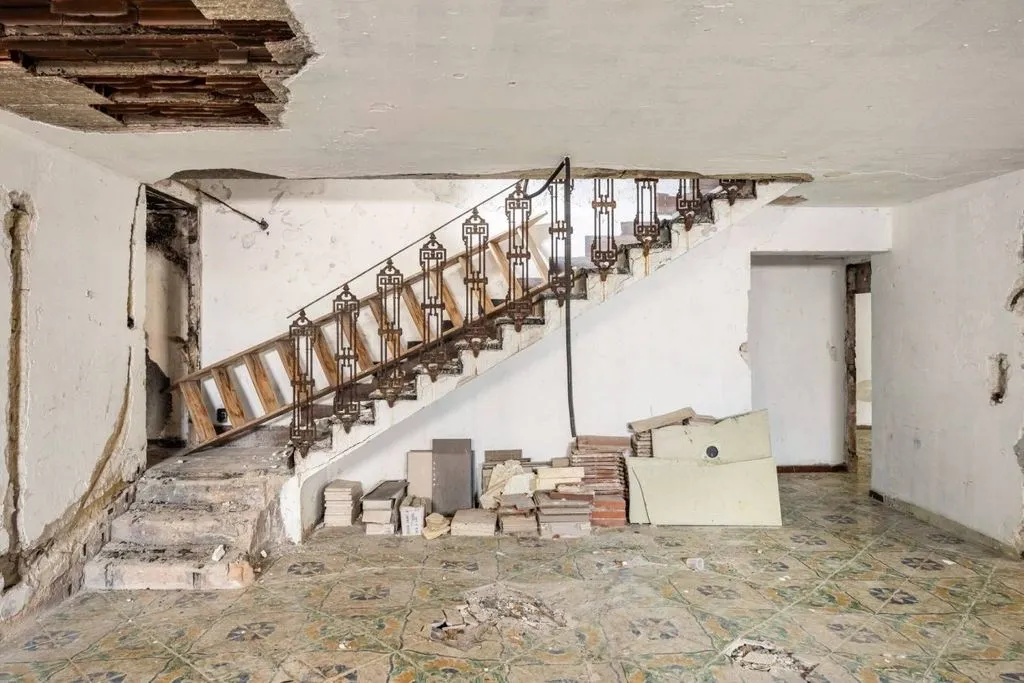 Pièces - Beachfront Villa with Historic Character in Palermo