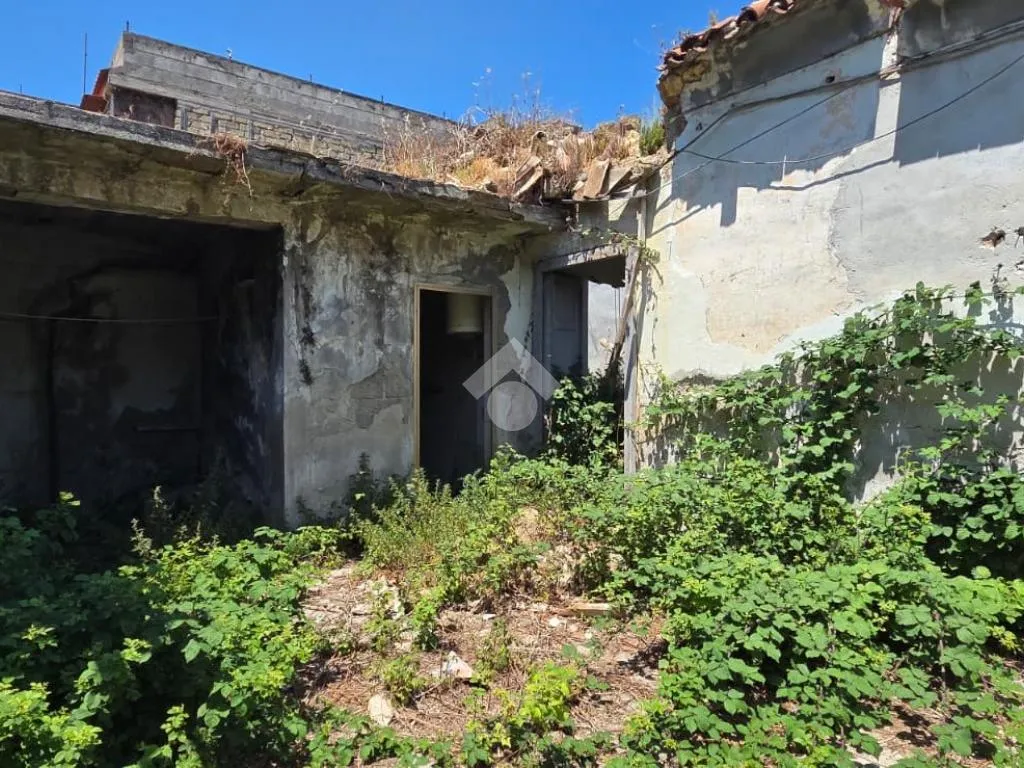 Garden - Independent House for Reconstruction in Casapesenna