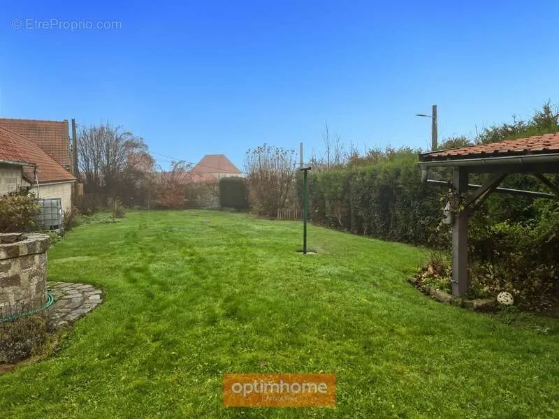 Jardin - Corps de Ferme Rénové avec Dépendance à Wanquetin