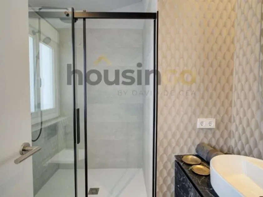 Bathrooms - Modern Penthouse with Central Madrid Views