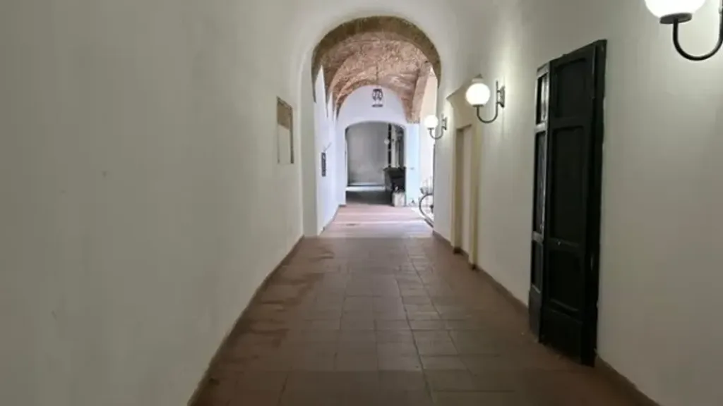 hallway_entrance