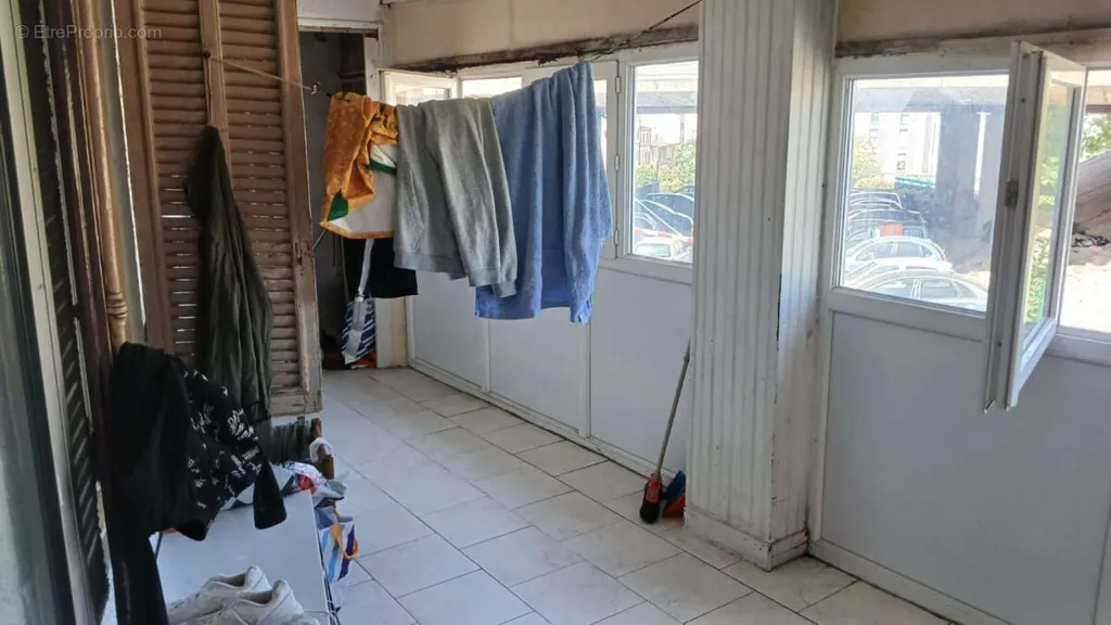 Buanderie - Appartement avec Véranda à Marseille-3e