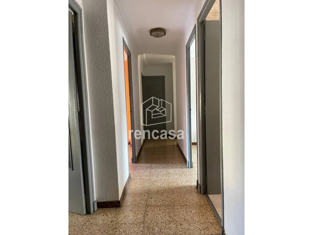 Esik - Spacious Flat with Balcony in Instituts