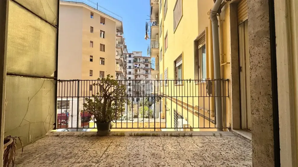 Balcone - Apartment with Balcony in Naples