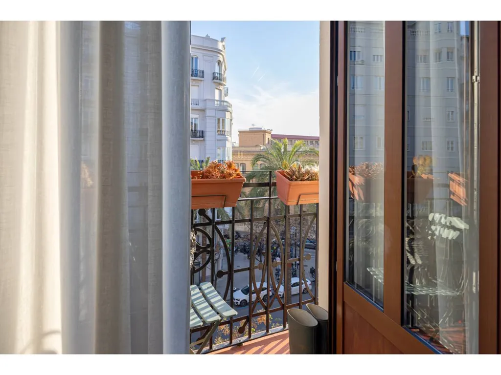 Rõdu - Modernised Flat with Balcony in Gran Vía