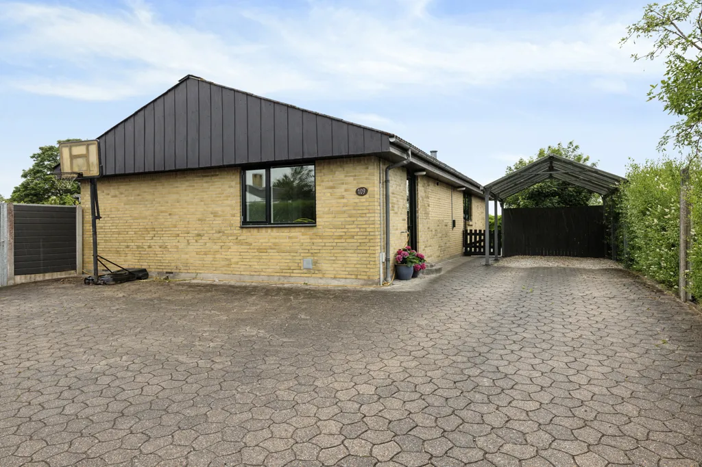 Exterior - Maintained Family Villa in Viborg