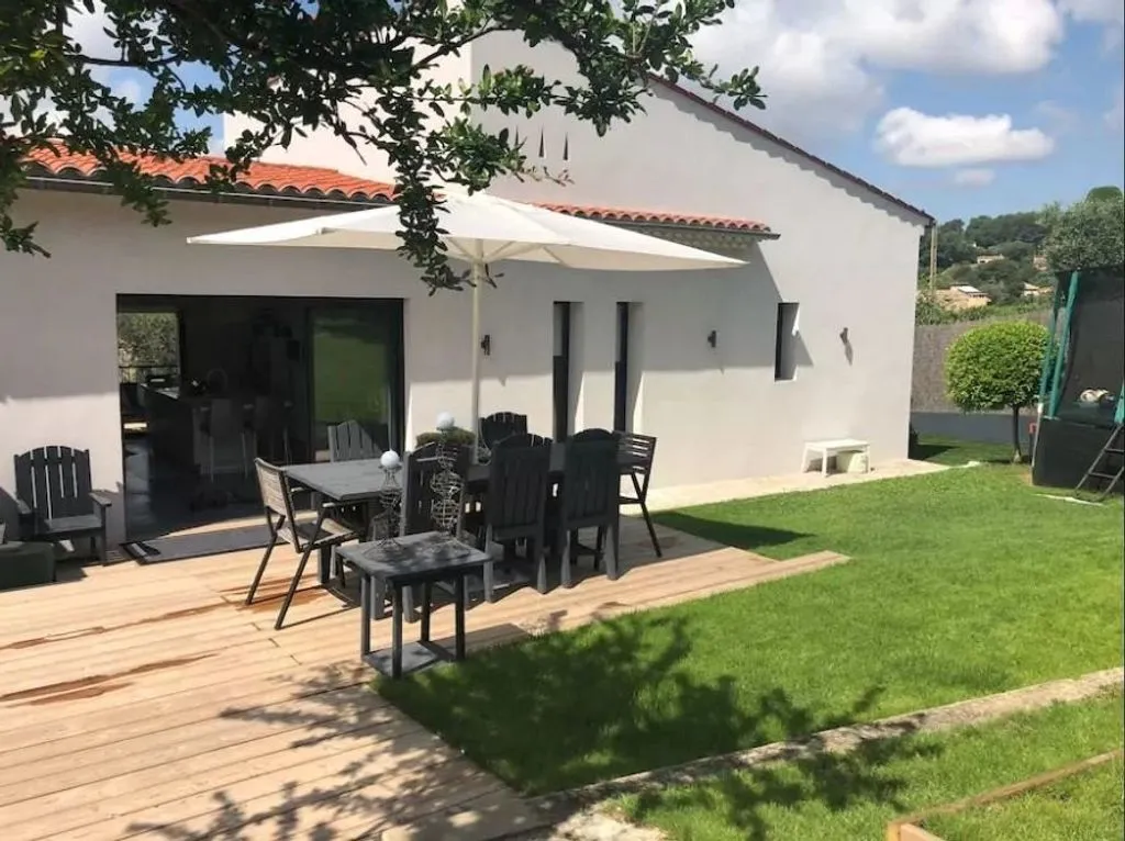 Villa Contemporaine avec Piscine à Mougins