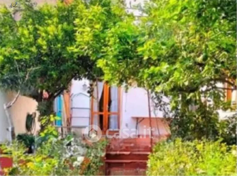 Jardin - Three-Level Apartment with Balcony in Dolianova