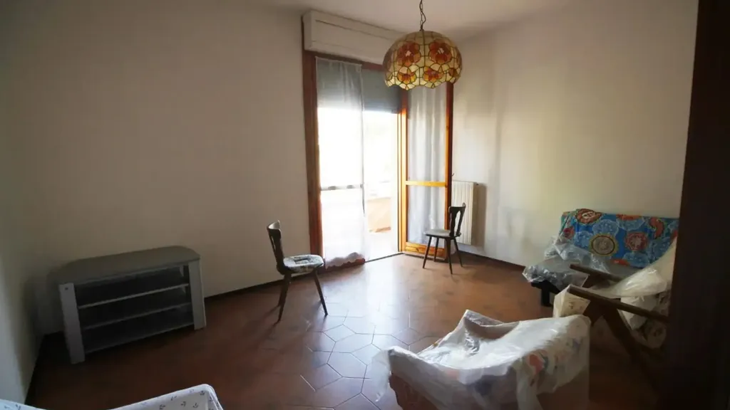 Elutuba - 4-Bed Apartment with Terraces in Empoli