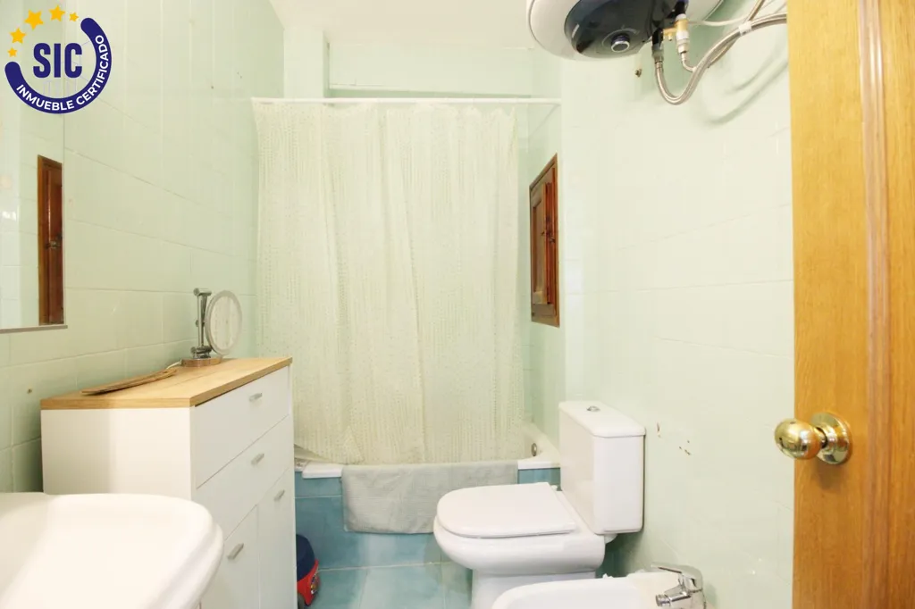 Vannitoad - First Floor Flat with Balcony in Benlliure