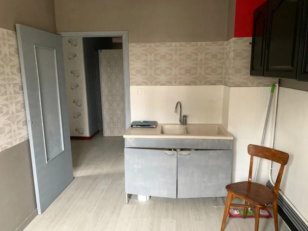 Köök - 3-Bed Apartment with Balcony in Digoin