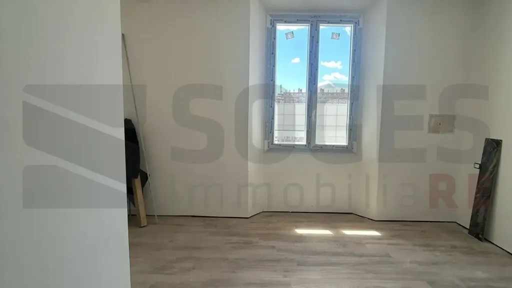 Pièces - Newly Built Trilocale with Terrace in Florence