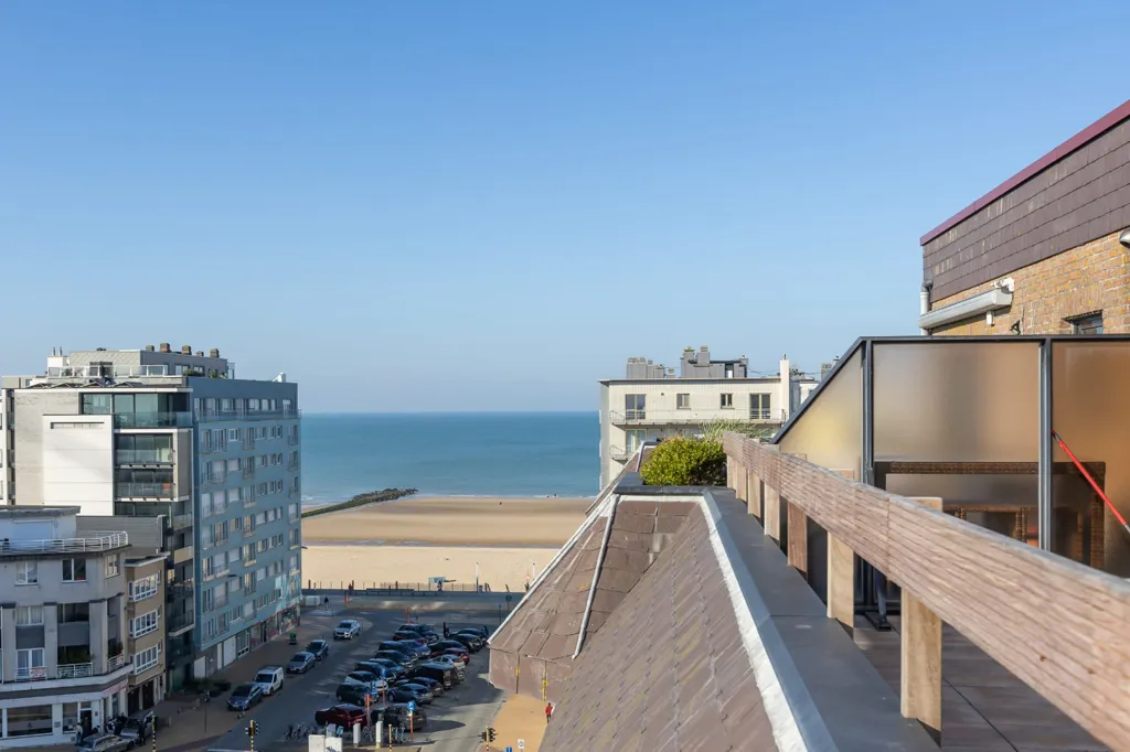 Balcon - Penthouse Rénové avec Terrasse à Ostende