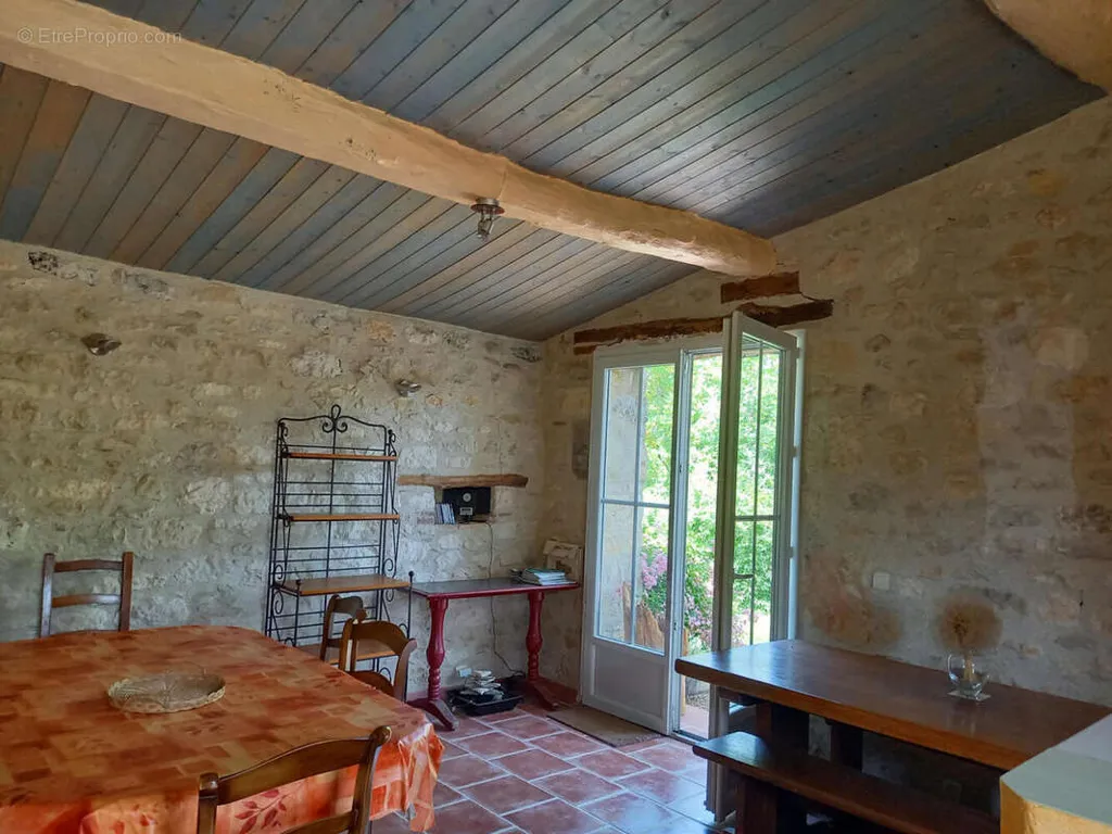 Salle à manger - Ensemble Immobilier Rénové avec Piscine près de Cahors