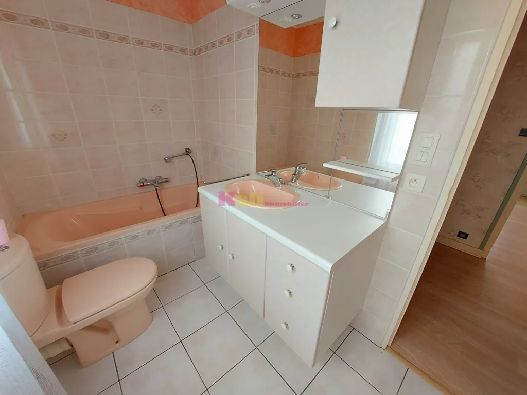 Salles de bain - Maison avec Comble Aménageable au Calme à Plabennec