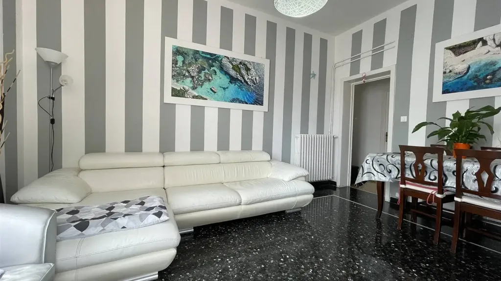 Séjour - Apartment with Terraced View in Noli, Savona