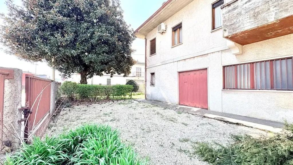 Jardin - Prestigious Villa with Garden in Creazzo