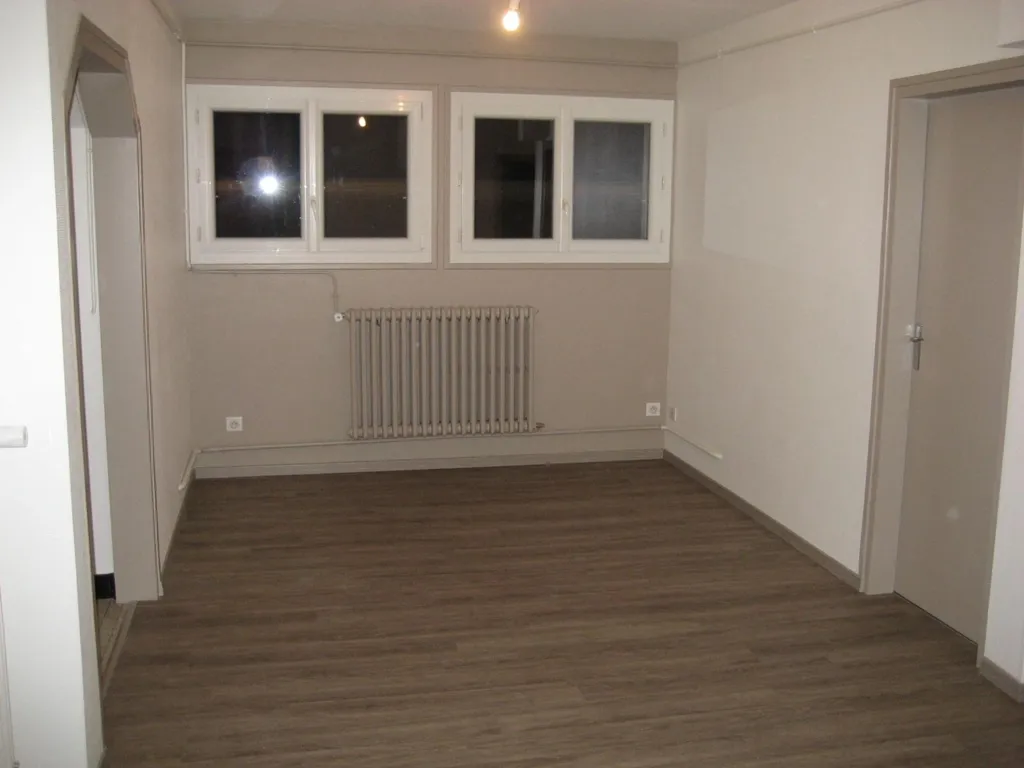 Pièces - Appartement T3 avec Parking en Centre-Ville de Guéret