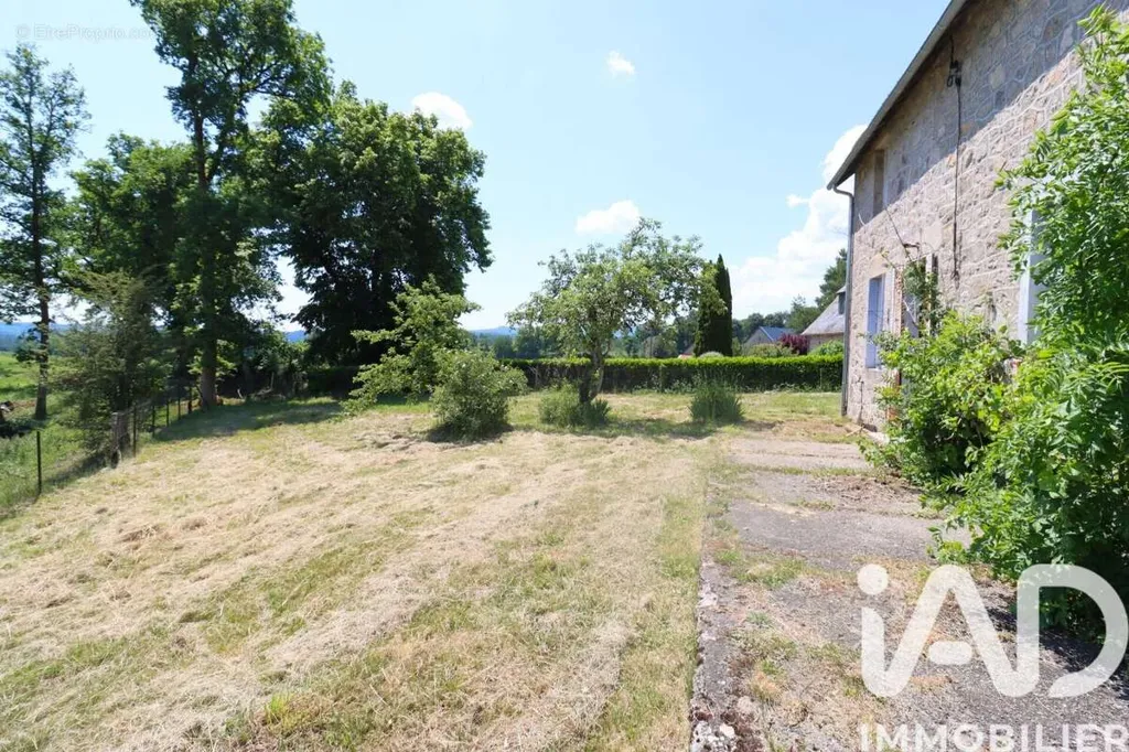 Maison en Pierre avec Vue sur Vallée à Combressol