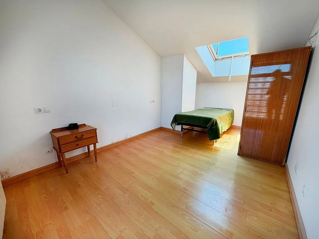 Magamistoad - Reformed Duplex with Balcony in Sobradiel