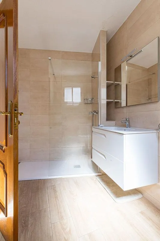 Bathrooms - Apartment with Terrace in Murcia Centre