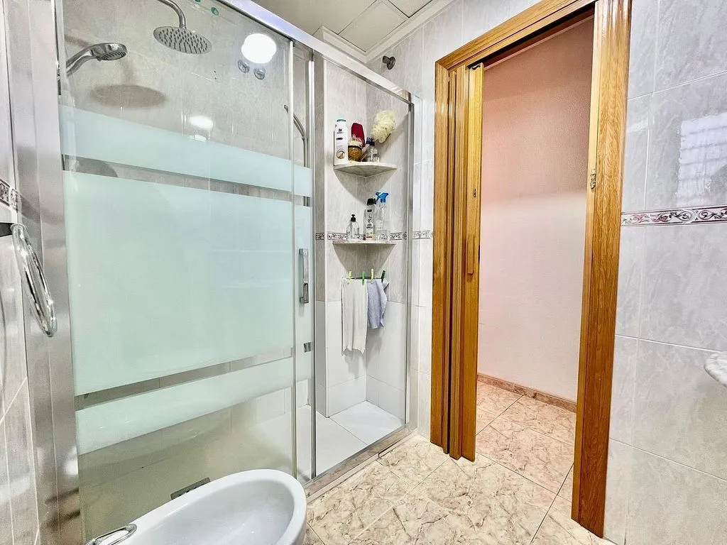 Vannitoad - Apartment with Balcony and Garage in Torrevieja