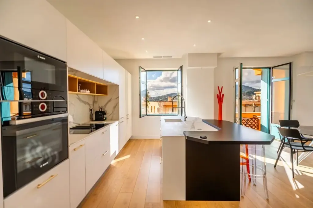 Cuisine - Appartement Luxueux avec Vue Mer à Sainte-Maxime
