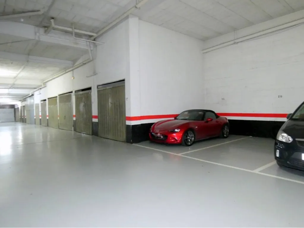 Garaaž - Flat with Garage in Calle de Karmelo