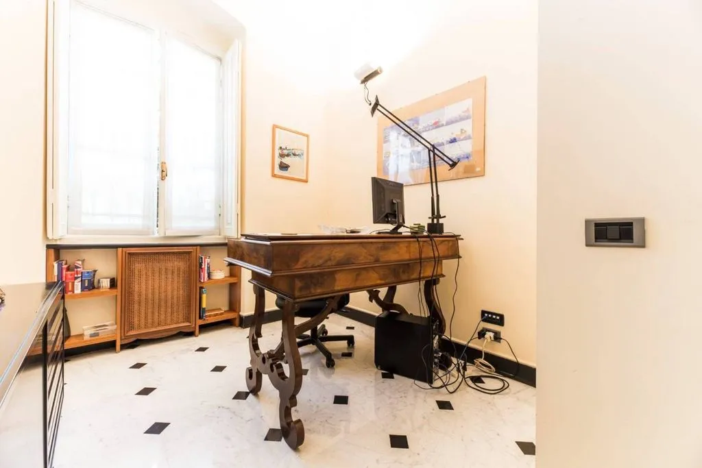 Bureau - Luxury Villa with Sea View in Genoa