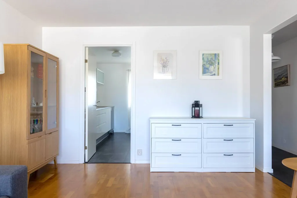Soggiorno - Apartment with South-West Balcony in Central Lagan