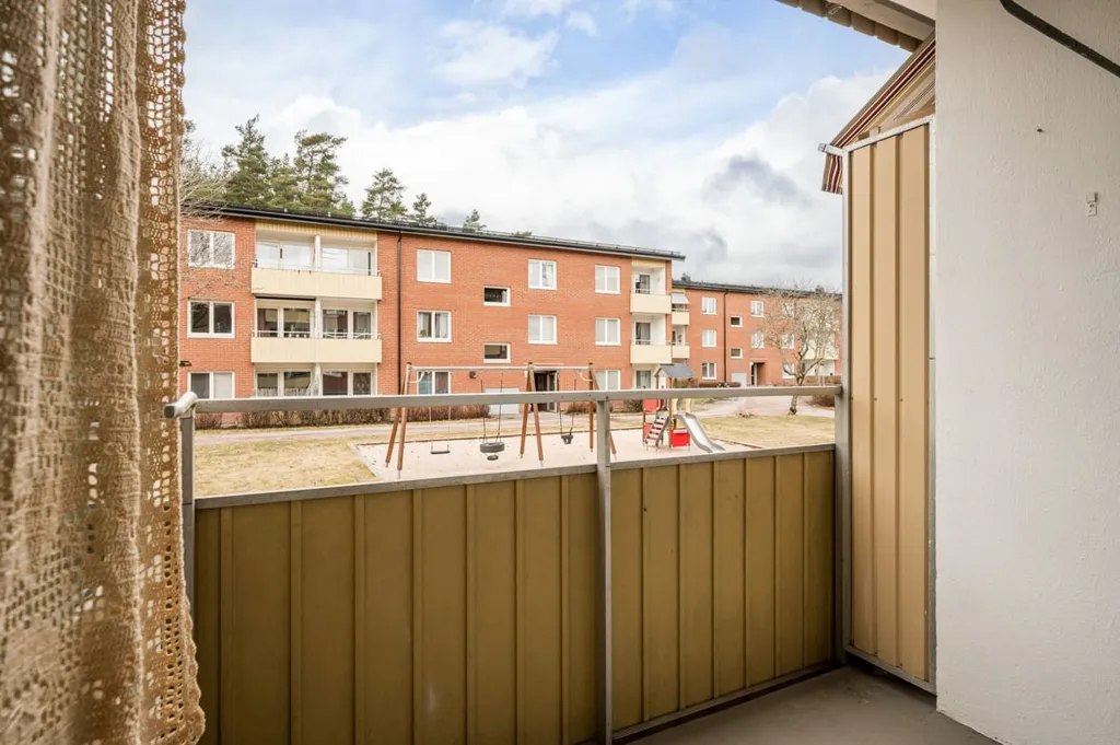 Balcon - Spacious Two-Bedroom with Balcony in Molkom