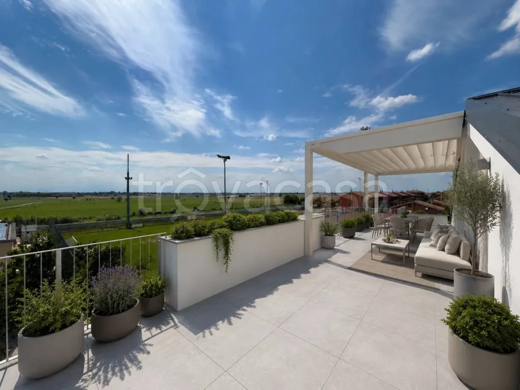 Terrasse - Retrofitted Mansard Apartment with Balcony in Bra