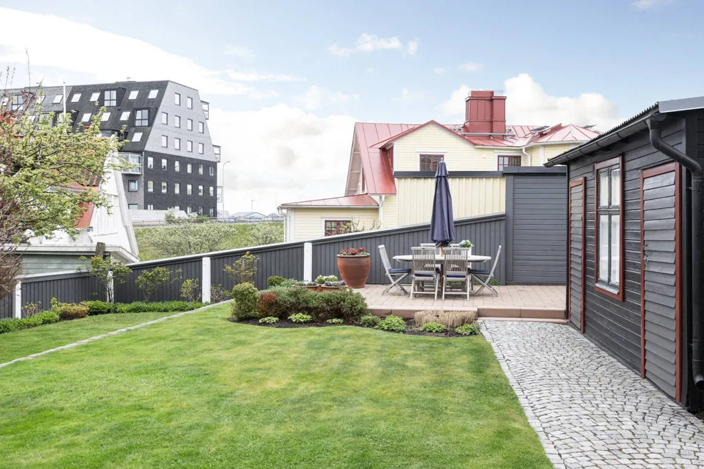 Aed - Villa with Private Garden near Coast