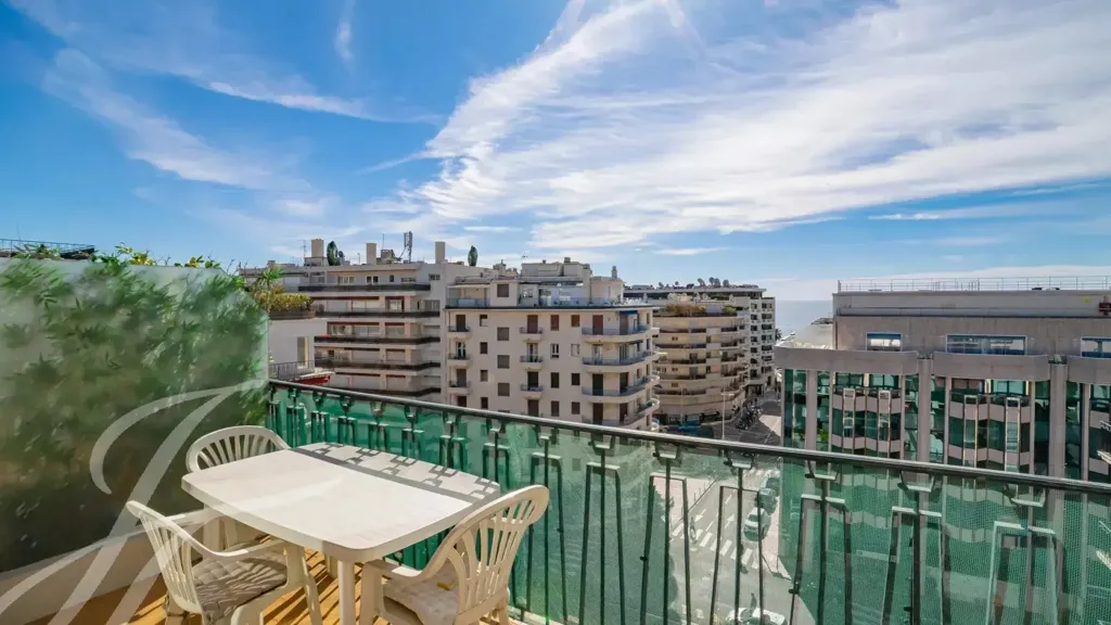 Rõdu - Apartment with Sea View in Cannes