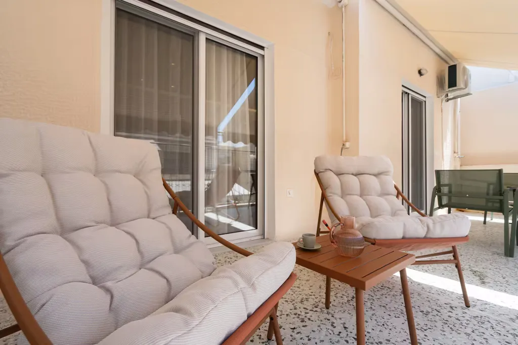 Terrass - City View Flat with Solar Panels in Athens