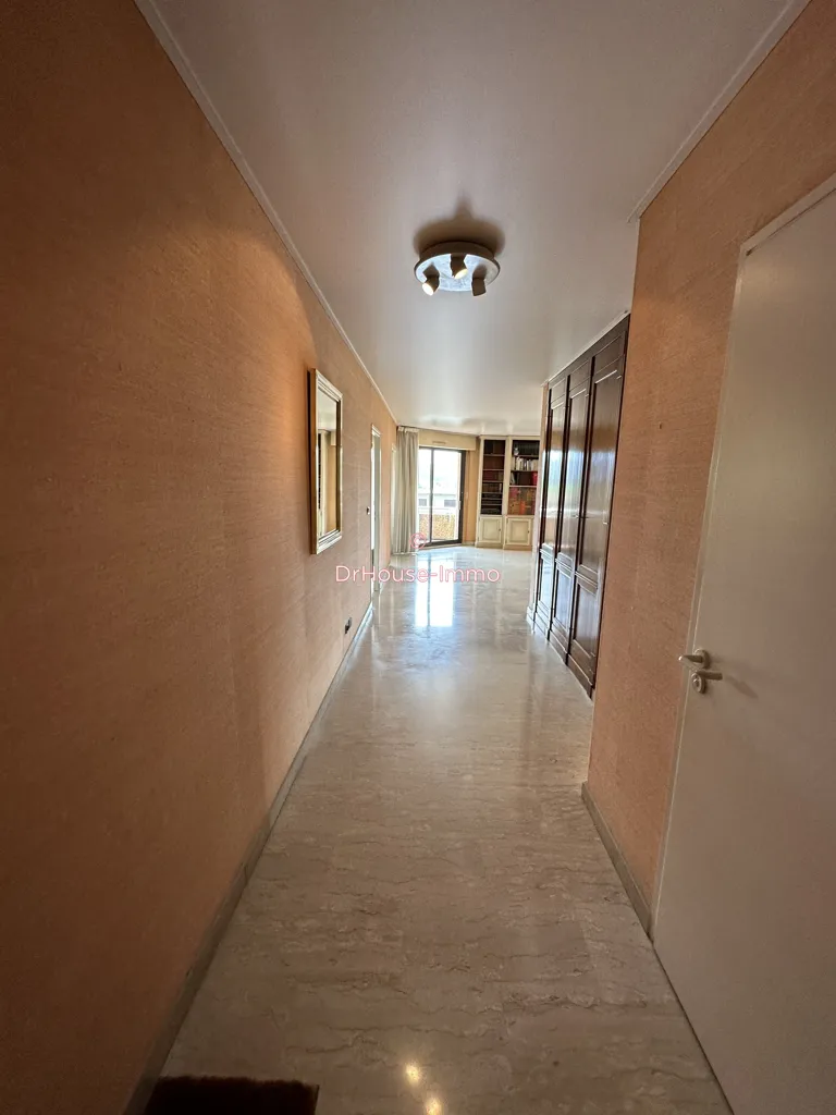 Hallway - Apartment with Balcony and Terrace in Central Location