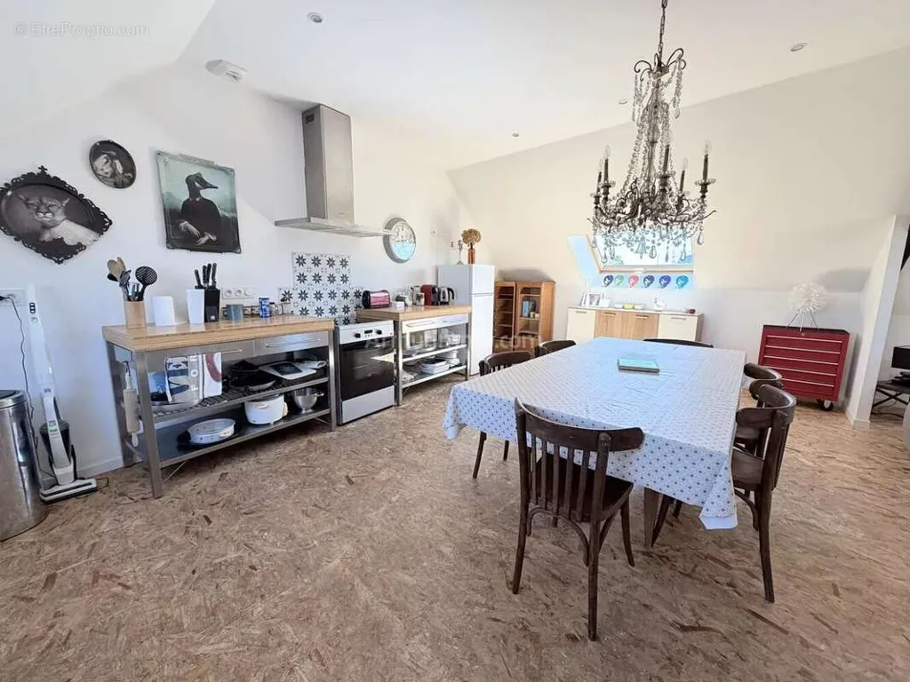 Salle à manger - Appartement Lumineux avec Fenêtres de Toit à Auray